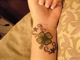 This tattoo comes with elegance and it dates from many years ago. 28 Cute Four Leaf Tattoo Designs On Wrist
