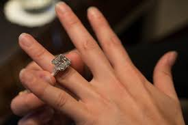 Dan cincin kawin wanita terbuat dari emas. Buat Pilihan Tepat Semasa Beli Cincin Kahwin Pesona Pengantin