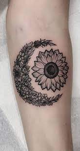Beautiful Floral Sun Moon Tattoo C Tattoo Artist Shona Lynne Sun Tattoos Moon Sun Tattoo Tattoos