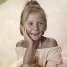 Katia Peralta's Instagram, Twitter & Facebook