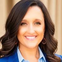 Lisa Gates's Instagram, Twitter & Facebook