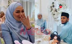 Pemilik nama sebenar nur ameera khan. Keluarga Neelofa