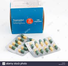 Schachtel Mit Tramadol Kapseln Schmerzmittel Mit Der Blisterpackung Vor Isoliert Auf Einem Weissen Hintergrund Stockfotografie Alamy