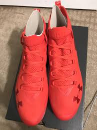 The under armour men's spotlight mc lacrosse shoe is engineered for the lacrosse players and offers all that lacrosse players will need to lift their play and perform under armour men's ua highlight mc football cleats 10 red. Buy Under Armour Spotlight Mc Suede Red Cheap Online