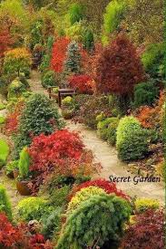 Pin Von Aranyani Wolf Auf Secret Gardens Mystique Garteneingang Landschaftsbau Garten Pflanzen