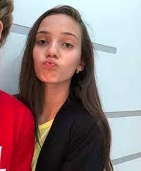 Charlotte ella gott is the daughter of karel gott. Karel Gott By Si Mel Koupit Zbran Na Napadniky Z Charlottky Roste Poradna Kocka Sip