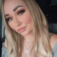 Mia Baird's Instagram, Twitter & Facebook