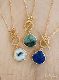 Raw Emerald Gemstone Necklace Layering Necklace Toggle Etsy Gemstone Necklace Gemstones Beautiful Necklaces