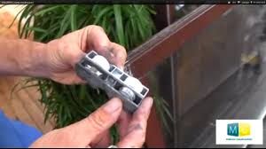 Système pour porte double coulissante, rail lg 5000 mm. Roulettes Porte Coulissante Sliding Door Roller Repair Video Youtube