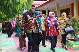 Pendidikan nasional berfungsi mengembangkan kemampuan dan membentuk watak serta peradaban bangsa yang bermartabat dalam rangka mencerdaskan kehidupan bangsa, bertujuan untuk berkembangnya potensi peserta didik agar menjadi manusia yang beriman dan. Smpn 1 Bulukumba Wakili Sulsel Lomba Sekolah Sehat Tingkat Nasional Bulukumbakab Go Id Website Resmi Pemerintah Kabupaten Bulukumba