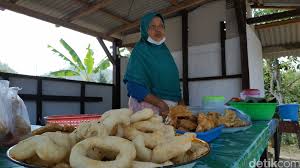 Harga kain per meter di kota pacitan / kain katun tc. Kolong Raksasa Camilan Khas Pacitan Yang Gurih Renyah
