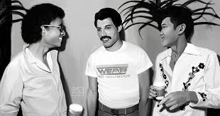 Freddie mercury and michael jackson struck up a friendship in the early 80s when mercury lived in new york for a period of time. I Have A Thing For Archers
