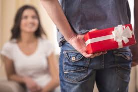 Studi dalam komunikasi gender mengamati bahwa sering kali ada ketegangan yang tak semestinya dalam permintaan maaf walaupun si. Tips Cara Kreatif Meminta Maaf Kepada Pacar Disertai Dengan 8 Inspirasi Kado Untuk Si Dia