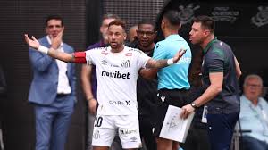 El insólito blooper que sufrió Neymar en la caída del Santos: fue sustituido por error y explotó contra los árbitros