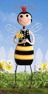 Amazon Com Collections Etc Queen Bee Decorative Metal Garden Lawn Stake Patio Lawn Garden Bee Decor Queen Bees Collections Etc