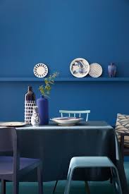 Differentes Couleurs De Bleu Pour Une Decoration Originale Et Reposante Decoration Bleue Couleur Peinture Deco Salle A Manger