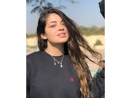 اسماء بنت الممثل احمد الزاهر. Ù‡ÙƒØ°Ø§ Ù‡Ù†Ø£ Ø£Ø­Ù…Ø¯ Ø²Ø§Ù‡Ø± Ø§Ø¨Ù†ØªÙ‡ Ù„ÙŠÙ„Ù‰ Ø¨Ø¹Ø¯ Ø¸Ù‡ÙˆØ±Ù‡Ø§ ÙÙŠ Ø§Ù„ÙØªÙˆØ© Ù…ØµØ±Ø§ÙˆÙ‰