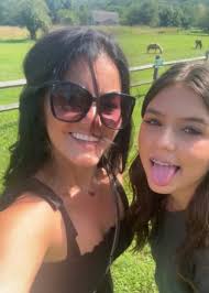 LIVING DONOR NEEDED ❤️‍🩹 A Washingtonville mother is hoping for a  Christmas miracle this holiday season and is asking the community to help  her find a living donor for her teenage daughter