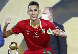 وقع بدر بانون مدافع فريق الرجاء الرياضي، بشكل رسمي عقد انضمامه للأهلي المصري خلال فترة الانتقالات الحالية، مباشرة بعد وصول بعثة النسور لمصر. Ø·Ø¨ÙŠØ¨ Ø§Ù„Ø£Ù‡Ù„ÙŠ ÙŠÙƒØ´Ù ØªØ·ÙˆØ±Ø§Øª Ø§Ù„Ø­Ø§Ù„Ø© Ø§Ù„ØµØ­ÙŠØ© Ù„Ù„Ø§Ø¹Ø¨ Ø¨Ø¯Ø± Ø¨Ø§Ù†ÙˆÙ† Ø¨Ø¹Ø¯ Ø¥ØµØ§Ø¨ØªÙ‡ Ø¨ÙƒÙˆØ±ÙˆÙ†Ø§ Ø¨ÙˆØ§Ø¨Ø© Ø£Ø®Ø¨Ø§Ø± Ù…ØµØ±