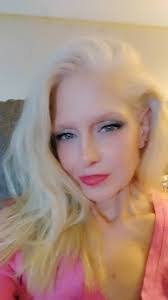 Nicole Dey's Instagram, Twitter & Facebook