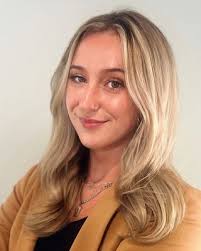 Lauren Holstein's Instagram, Twitter & Facebook