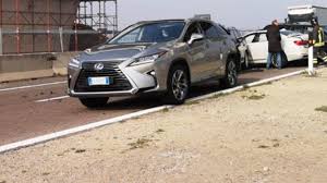 Incidente tra camion su a1 tra guidonia e bivio a24, code in direzione napoli roma. A1 Roma Napoli Voragine In Autostrada Provoca Maxi Incidente Virgilionotizie