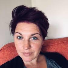 Alison Dickson's Instagram, Twitter & Facebook