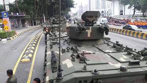 Namun, dilaporkan kereta kebal dan kereta perisai itu hanya bergerak pulang ke pangkalan. Raptai Hari Kebangsaan Di Dataran Tentera Darat Malaysia Facebook