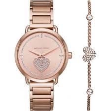 Explorez les montres dignes des défilés et les montres connectées sur le site officiel de michael kors. Epingle Sur Mode Femme Accessoires