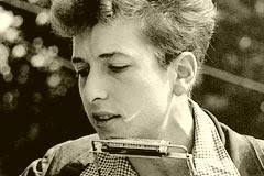 Songwriter, folksänger und rockmusiker bob dylan ist einer der in no direction home beleuchtet er die frühen jahre des songwriters und musikers bob dylan und. Bob Dylan 1941 Geboren Am
