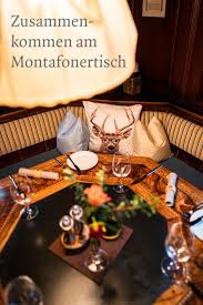 Zusammenkommen Am Montafonertisch Beisammensein Schieferplatte Kartenspiel