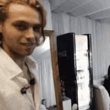 We regularly add new gif animations about and. Luke Hemmings Gifs Tenor