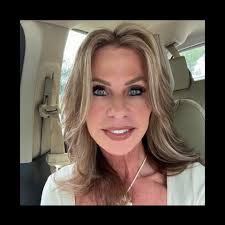 Urn Large: Height: 25 inches Price: Rs 32,000 Small: Height: 20 inches  Price: Rs 27,800 Material: Ceramic #zynahome