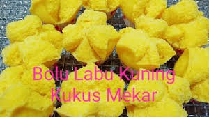 Reseo bolu kukus labu kuning anti gagal dapat anda lihat pada video ini. Resep Bolu Kukus Mekar Labu Kuning Oleh Pawonduokha Cookpad Resep Kuini