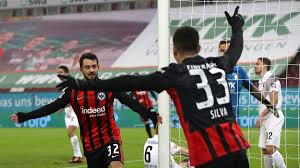 Auch in der zweiten halbzeit hatten die gastgeber mehr vom spiel. Augsburg Gegen Frankfurt Eintracht Gewinnt Nach Sieglos Serie Eurosport