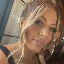 Andrea Joubert (@andrea_joubert8)