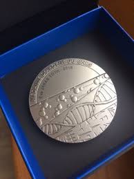 Professeur au collège de france, il vient de voir son travail récompensé par la médaille d'or 2012 du cnrs. La Medaille D Argent Du Cnrs Decernee A Une Chercheuse Orleanaise Echosciences Centre Val De Loire