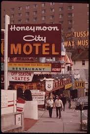 Suite au décès de sa mère, abby retourne dans la maison de son enfance. Clifton Hill Niagara Falls Niagara Falls Niagara Falls Ontario Niagara Falls Canada