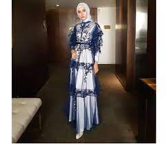 Di era modern ini salah satu kain yang bagus untuk long dress. 40 Model Kebaya Muslim Yang Stylish Dan Trendi Untuk Kondangan Updated 2021 Bukareview