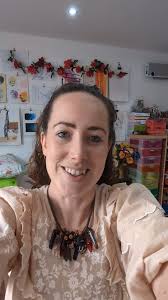 Looking for a creative outlet for your young artist? It's not too late to  sign them up to one of our fantastic classes for this half term!  www.humbugart.com/shop