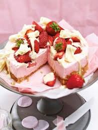 Erdbeer Joghurt Torte Mit Amarettiniboden Erdbeerkuchen Rezept Einfacher Nachtisch Erdbeer Joghurt Torte