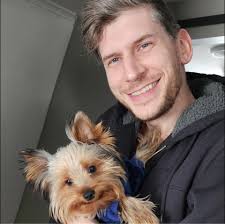 Hey guys. In games (including your games) do you like the decisions that  lead to different story developments? Or is one story line the best way to  do it?