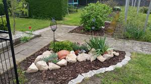 Beet Mit Bruchsteinen Garten Bruchstein Steine