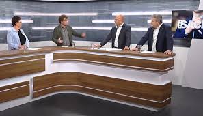 Hannah owo sx we made out on the bed fully clothed for a