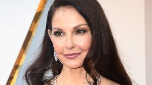 Heute, fünf monate und drei wochen nach dem unfall im kongolesischen regenwald, bin ich wieder gelaufen, schrieb sie in einem beitrag vom 1. Beauty Hate Fur Ashley Judd Fans Erkennen Sie Nicht Wieder Promiflash De