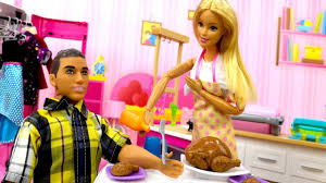 Juegos de vestir a todas las monster high. Barbie Y Ken Estan Cocinando Cocina De Barbie En Espanol Videos De Juegos Youtube