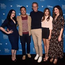 Elizabeth olsen as wanda maximoff/scarlet witch, paul bettany as vision, kathryn hahn as agnes, a nosy neighbour, kat dennings as darcy. Wandavision Cast Photo Marvelstudios