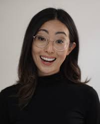 Dami Lee's Instagram, Twitter & Facebook