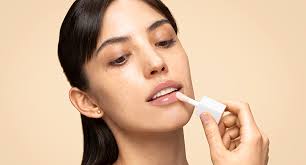 Amazon.com : Neutrogena Hydro Boost Tinted Lip Oil with Hyaluronic Acid,  glossy lip oil designed to hydrate & nourish lips while bringing out their  natural color, Light Pink, .2 oz : Beauty