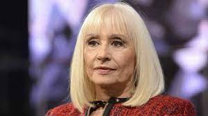 Raffaella maria roberta pelloni (born 18 june 1943), better known as raffaella carrà (italian: E Morta Raffaella Carra Televisione Italiana In Lutto